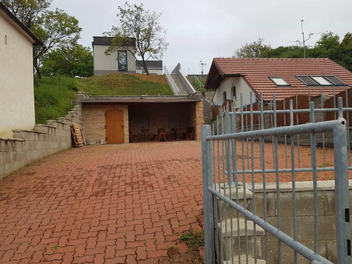 Penzion U Karla Němčičky Buitenkant foto